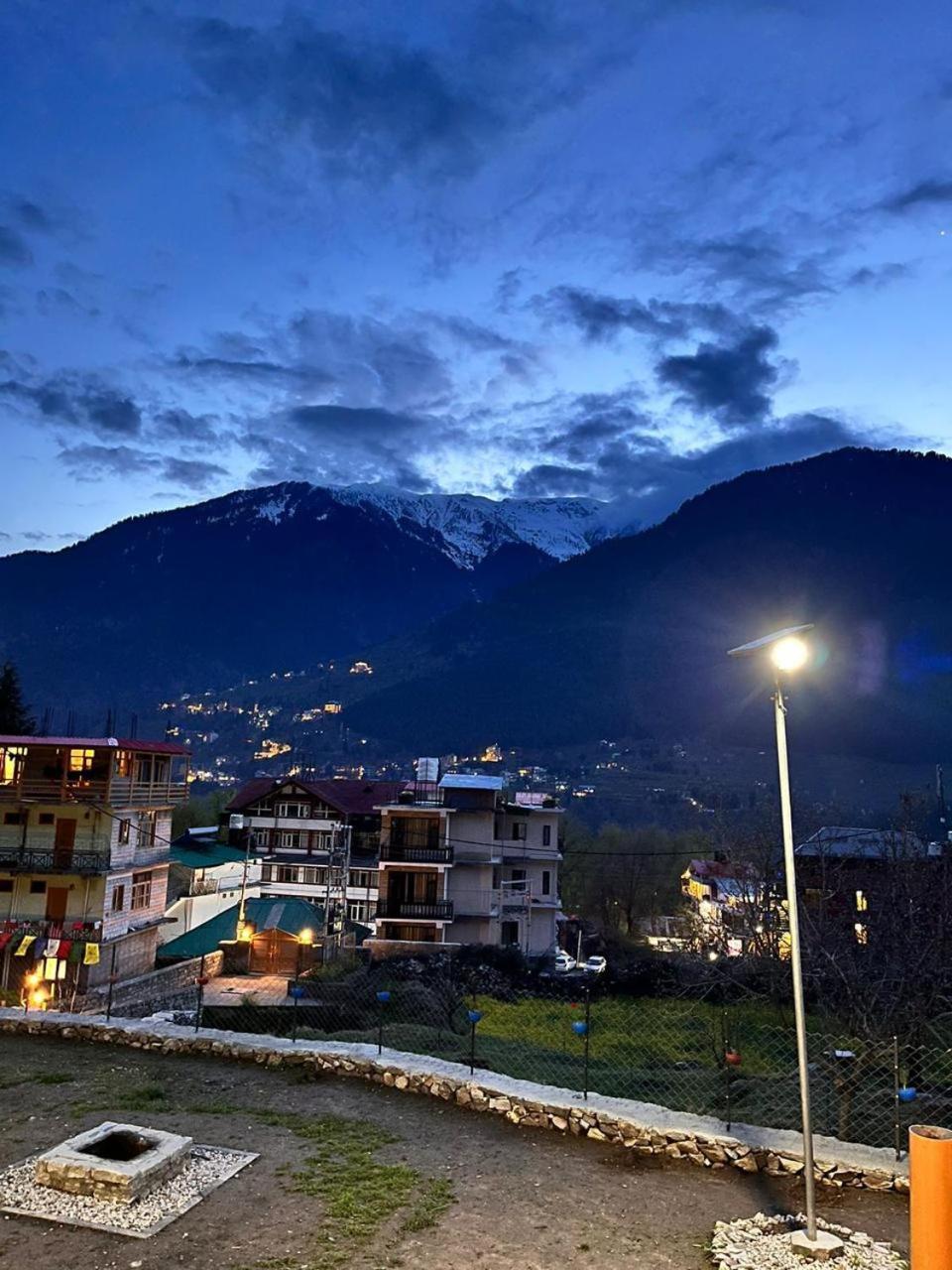 Отель The Rohtang Chalet Манали Экстерьер фото